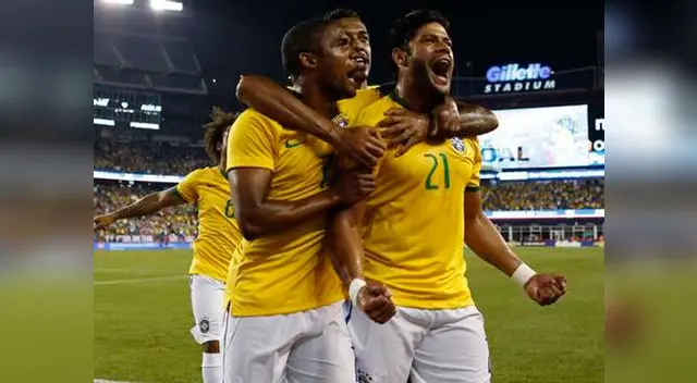 Dunga y Douglas Costa encabezan la lista de convocados de Brasil. Dunga y Douglas Costa encabezan la lista de convocados de Brasil.