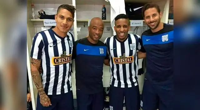 Guerrero, Farfán y Pizarro junto a Waldir en el Día del hincha blanquiazul 2014 Guerrero, Farfán y Pizarro junto a Waldir en el Día del hincha blanquiazul 2014