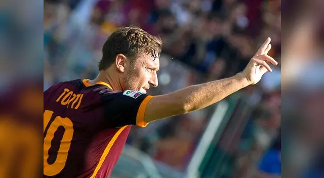Francesco Totti calló críticas de comentarista marcando su gol 300 con la camiseta de AS Roma.