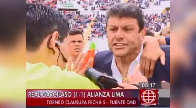 Gustavo Roverano explota ante Luis Garay en el Real Garcilaso vs. Alianza Lima.