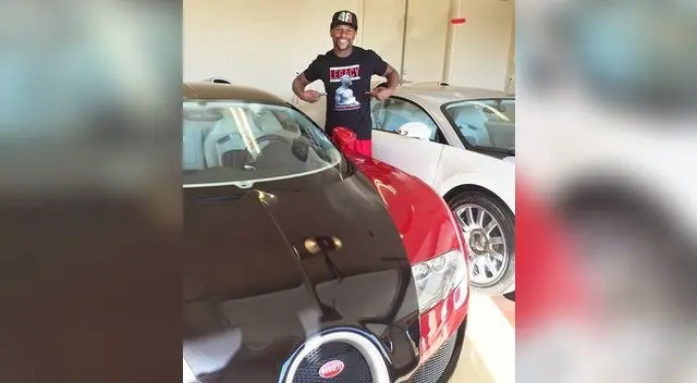 Floyd Mayweather muestra su colección de autos.