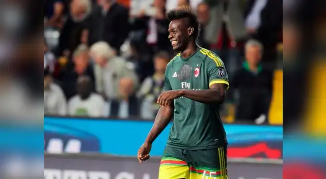 AC Milan ganó 3-2 al Udinese con un gol de tiro libre de Mario Balotelli por la Serie A. AC Milan ganó 3-2 al Udinese con un gol de tiro libre de Mario Balotelli por la Serie A.