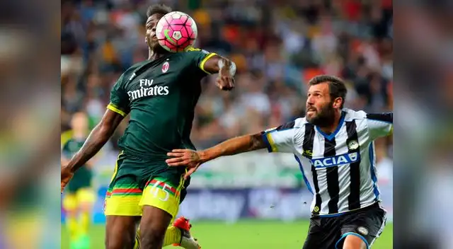 AC Milan ganó 3-2 al Udinese con un gol de tiro libre de Mario Balotelli por la Serie A. AC Milan ganó 3-2 al Udinese con un gol de tiro libre de Mario Balotelli por la Serie A.