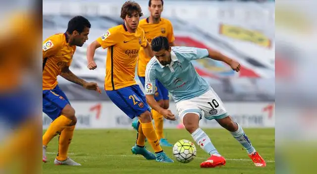 Barcelona vs. Celta de Vigo: Nolito intenta escaparse de Sergi Roberto y Dani Alves.