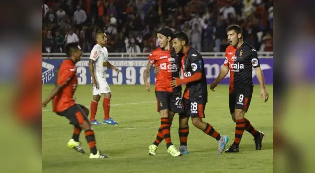 Universitario cayó 2-0 ante Melgar en Arequipa por el Torneo Clausura. Universitario cayó 2-0 ante Melgar en Arequipa por el Torneo Clausura.