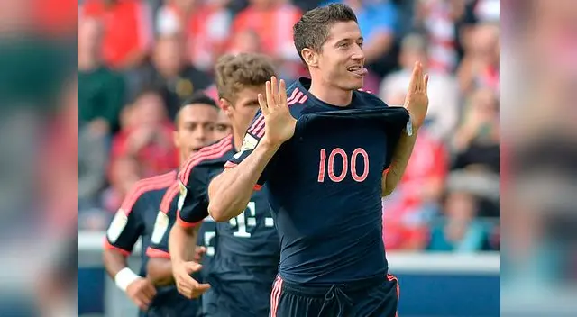 Robert Lewandowski celebra su gol 100 en la Bundesliga. Robert Lewandowski celebra su gol 100 en la Bundesliga.