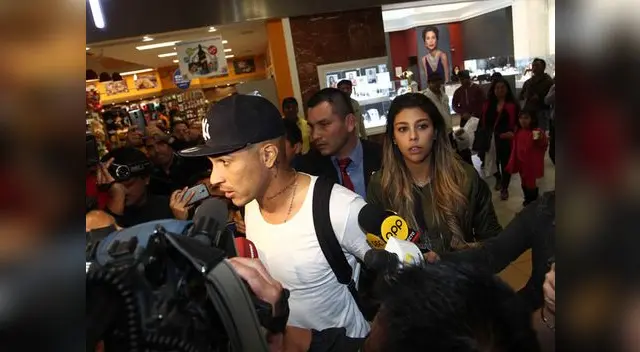 Paolo Guerrero retornó a Brasil y le dejó mensaje a integrantes de la selección chilena