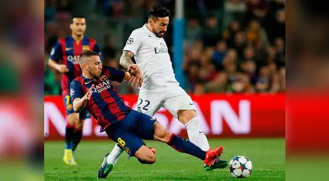 Ezequiel Lavezzi enfrenta a Jordi Alba en el Barcelona vs. PSG por Champions 2014-15.