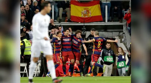 Barcelona celebra el gol de Luis Suárez ante la desazón de Cristiano Ronaldo. Barcelona celebra el gol de Luis Suárez ante la desazón de Cristiano Ronaldo.