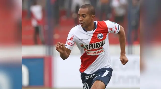 Hoy Damián Ísmodes milita en Deportivo Municipal. También jugó en Cristal, Universitario, Cienciano y León de Huánuco. 