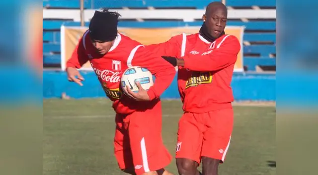 Juan Vargas y Luis Advíncula en un entrenamiento de la Selección Peruana. Juan Vargas y Luis Advíncula en un entrenamiento de la Selección Peruana.