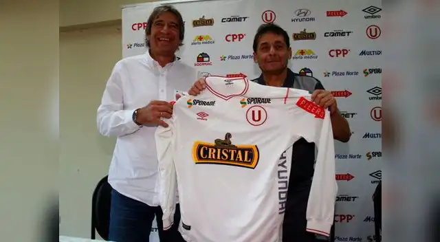 Roberto Chale y Germán Leguía en la presentación del primero como DT de Universitario. Roberto Chale y Germán Leguía en la presentación del primero como DT de Universitario.