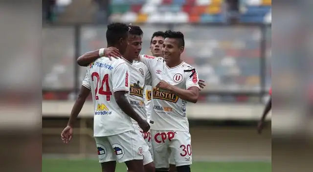 Universitario: Raúl Ruidíaz celebra su gol de cabeza 