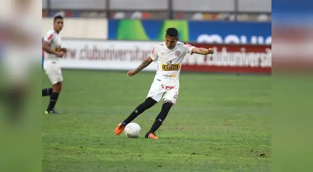 Universitario: Momento cuando Ruidíaz anota su gol de tiro libre 