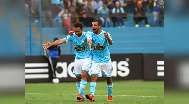 Blanco y Sheput celebran el gol celeste Blanco y Sheput celebran el gol celeste