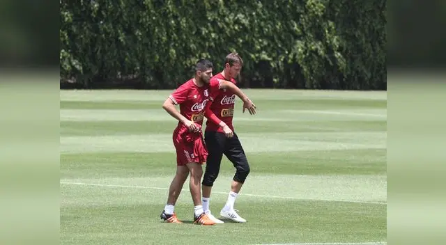Carlos Zambrano y Diego Penny van rumbo al entrenamiento. Carlos Zambrano y Diego Penny van rumbo al entrenamiento.