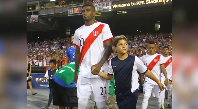 Carlos Ascues podría debutar hoy en la Bundesliga con el Wolfsburgo. Carlos Ascues podría debutar hoy en la Bundesliga con el Wolfsburgo.