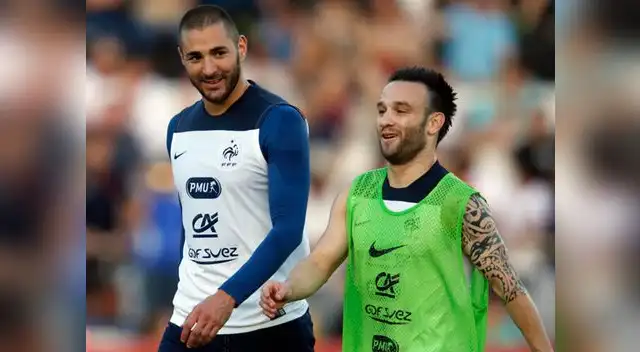 Karim Benzema y Mathieu Valbuena en un entrenamiento de la selección de Francia. Karim Benzema y Mathieu Valbuena en un entrenamiento de la selección de Francia.