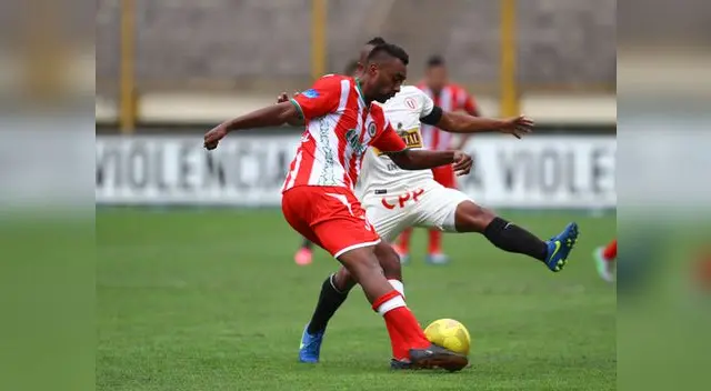 Universitario vs. Sport Loreto: Fuentes intenta un remate 