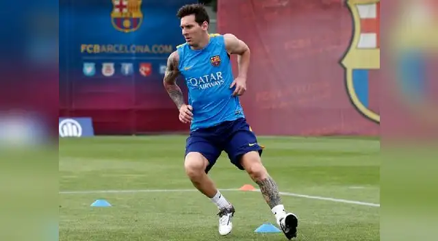 Lionel Messi entrena en el club Barcelona