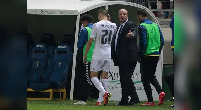 Momento que deja el campo Denis Cheryshev Momento que deja el campo Denis Cheryshev