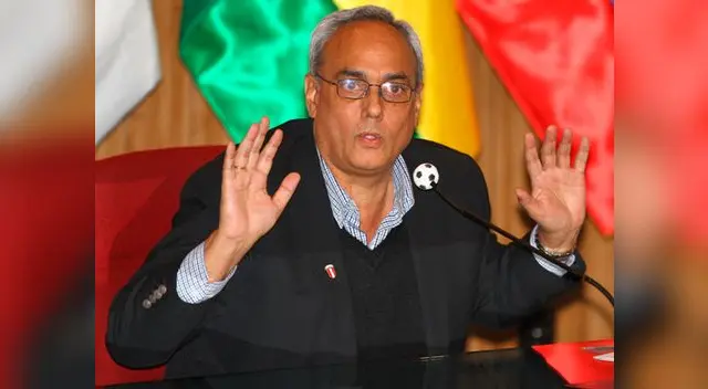 Manuel Burga dejó su cargo en la FPF en 2014. Manuel Burga dejó su cargo en la FPF en 2014.
