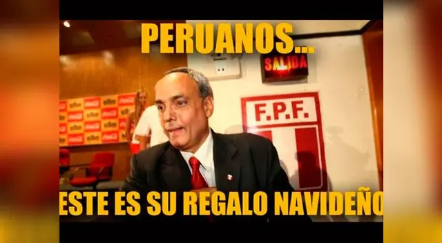 Hinchada peruana burlándose de Manuel Burga