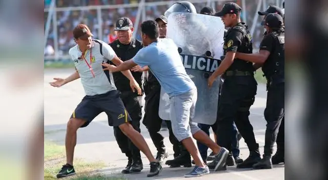 Comando técnico de Cantolao enfrentado con miembros de la Policía. 