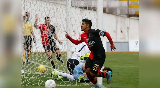 Alexis Arias celebra el autogol de Vílchez en el Melgar vs. Real Garcilaso en el Cusco. Alexis Arias celebra el autogol de Vílchez en el Melgar vs. Real Garcilaso en el Cusco.