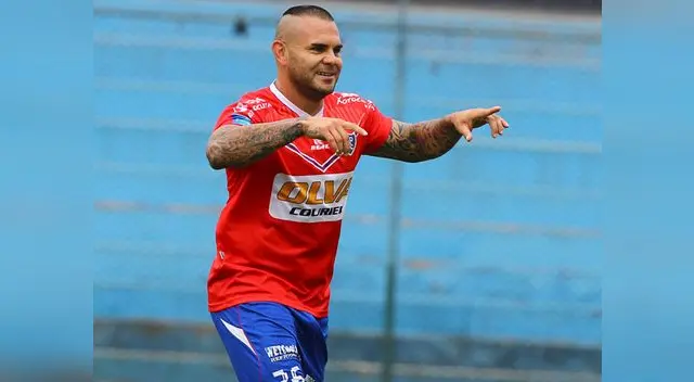 Cristian Bogado celebra gol a Sporting Cristal en el 2014.