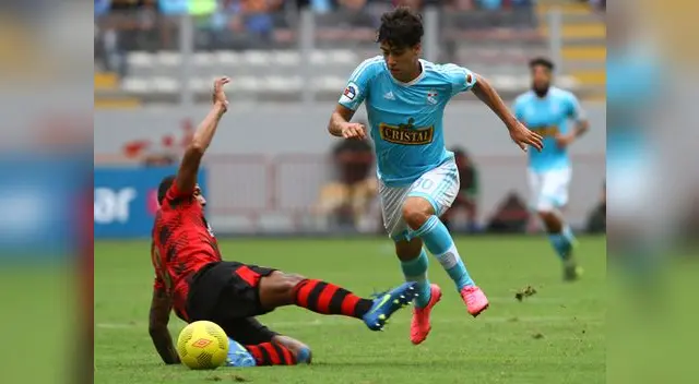 Sporting Cristal deja desparramado a John Galliquio en el Sporting Cristal vs. Melgar.