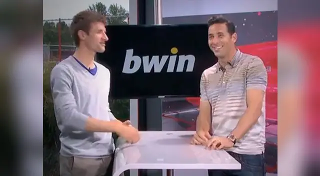 Thomas Müller y Claudio Pizarro Thomas Müller y Claudio Pizarro