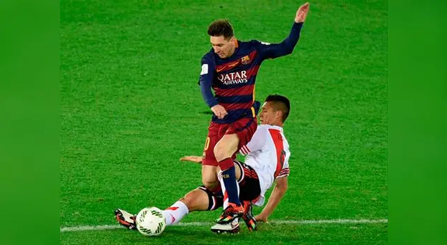 Barcelona vs. River Plate: Lionel Messi supera a Matías Kranevitter. Barcelona vs. River Plate: Lionel Messi supera a Matías Kranevitter.
