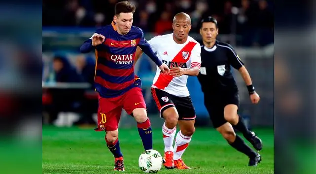 Barcelona vs. River Plate: Lionel Messi se adelanta a la marca de Carlos Sánchez. Barcelona vs. River Plate: Lionel Messi se adelanta a la marca de Carlos Sánchez.