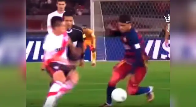 Neymar y su espectacular jugada que casi termina en el gol del año.