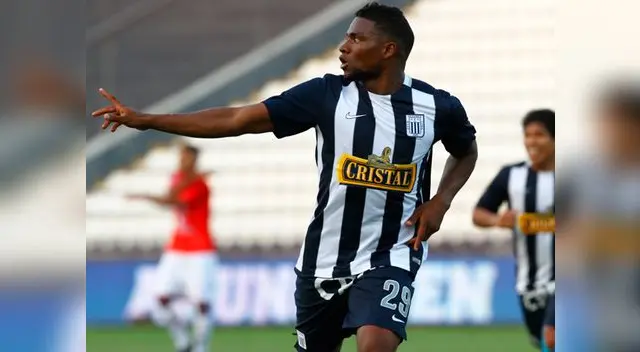 Carlos Preciado llegó al fútbol peruano en 2014 para jugar en León de Huánuco. Carlos Preciado llegó al fútbol peruano en 2014 para jugar en León de Huánuco.