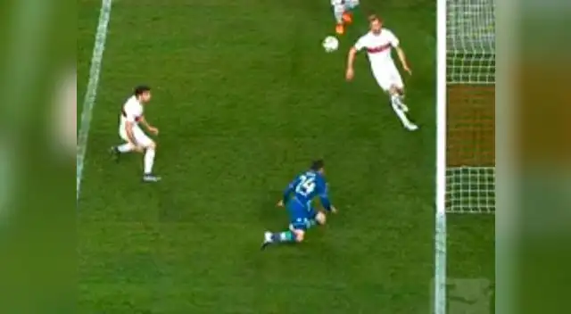 Tremendo blooper del jugador de Wolfsburgo Tremendo blooper del jugador de Wolfsburgo