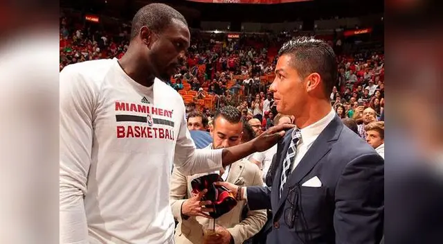 Cristiano Ronaldo recibió inesperado beso en un partido de la NBA Cristiano Ronaldo recibió inesperado beso en un partido de la NBA