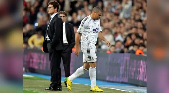 Ronaldo se marcha al banco tras ser sustituido por Fabio Capello en la Liga 2006-07. Ronaldo se marcha al banco tras ser sustituido por Fabio Capello en la Liga 2006-07.