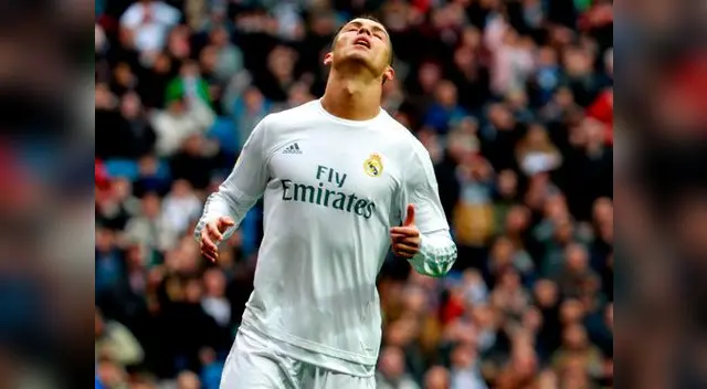 Cristiano Ronaldo se lamenta su penal fallado.
