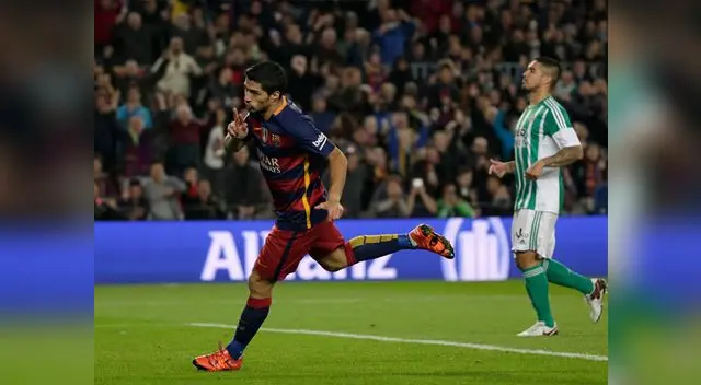 Suárez celebrando su doblete 