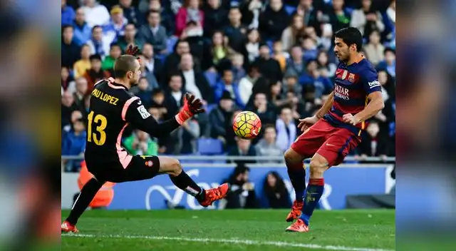 Barcelona vs. Espanyol: Suárez estuvo a punto de anotar 