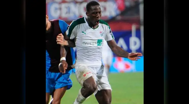 Luis Advíncula, posiblemente saldría del Bursaspor muy pronto