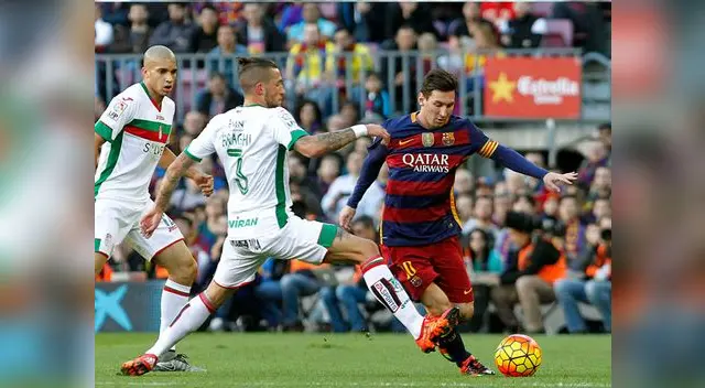Barcelona vs. Granada: Messi intenta pasar a Biraghi Barcelona vs. Granada: Messi intenta pasar a Biraghi