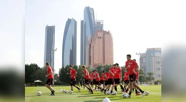 Carlos zambrano y la pre temporada del Eintracht Frankfurt en Abu Dhabi Carlos zambrano y la pre temporada del Eintracht Frankfurt en Abu Dhabi