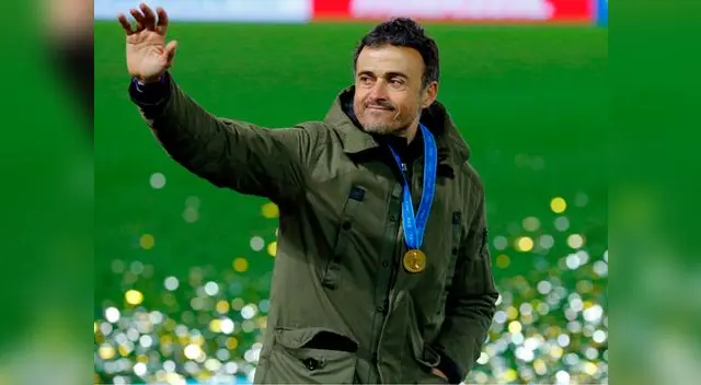 Luis Enrique celebra el título del Mundial de Clubes 2015 en Japón. Luis Enrique celebra el título del Mundial de Clubes 2015 en Japón.