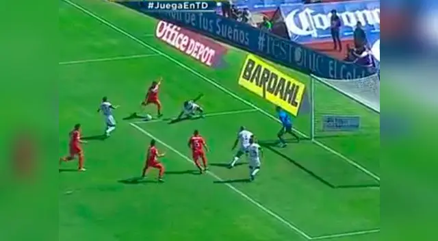 Christian Cueva anota golazo para el Toluca ante los Pumas.