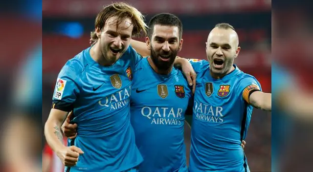 Barcelona vs. Athletic de Bilbao: Rakitic, Arda e Iniesta celebran el gol de Munir.