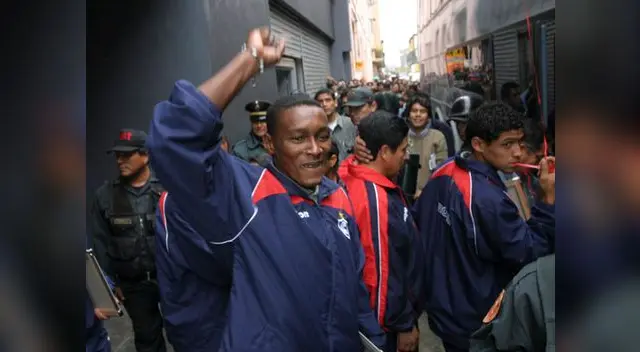 Colombiano llegó al papá el 2004 Colombiano llegó al papá el 2004