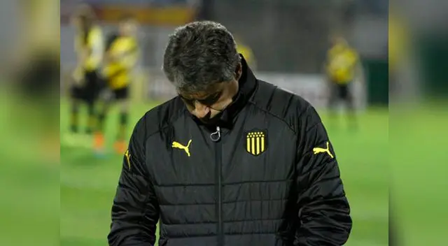 Peñarol uruguayo destituyó hoy al entrenador Pablo Bengoechea, que dirigió al equipo en la primera parte de la temporada y lo llevó a proclamarse campeón del torneo Apertura. Peñarol uruguayo destituyó hoy al entrenador Pablo Bengoechea, que dirigió al equipo en la primera parte de la temporada y lo llevó a proclamarse campeón del torneo Apertura.